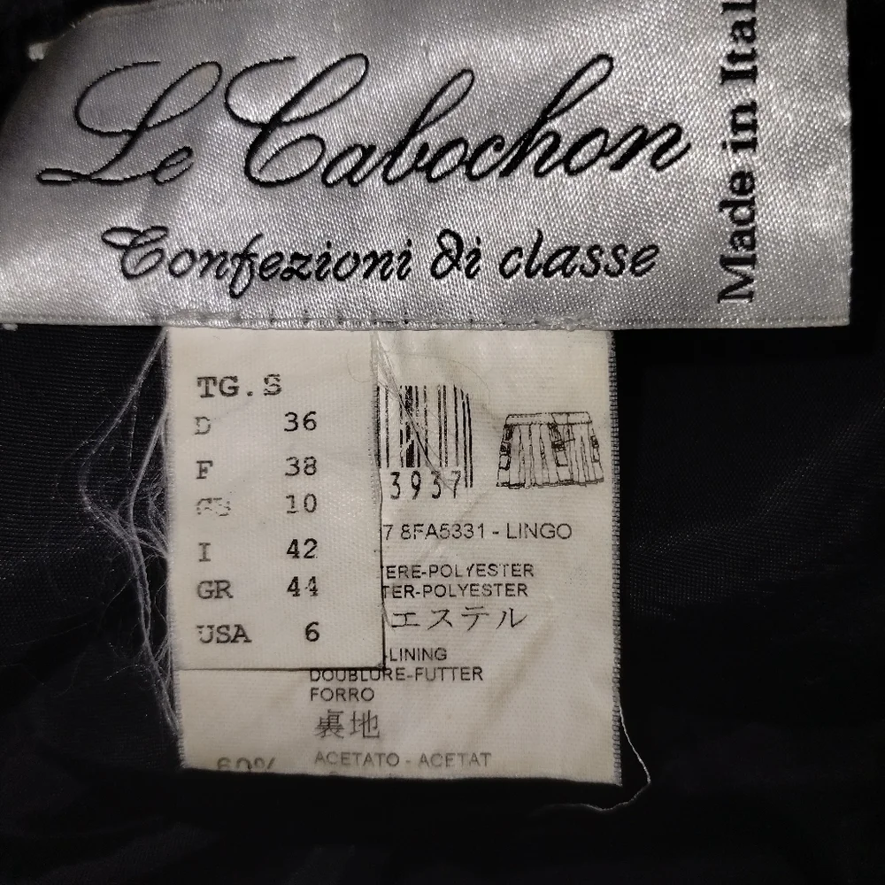 Le Cabochon Plaid Pleated skirt, gray size 6, great condition, made in Italy